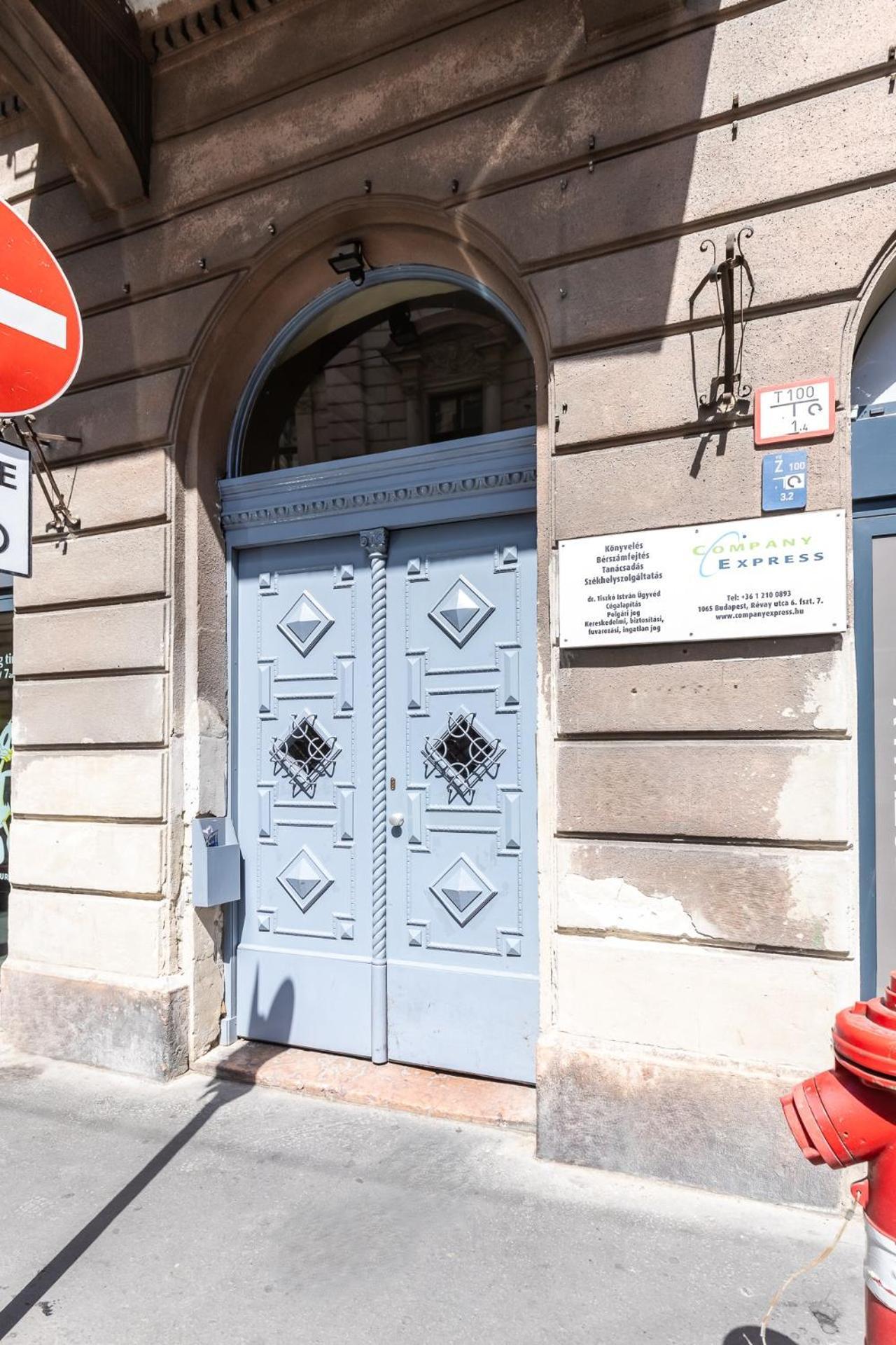 Aviator Loft Designer Apartment With Ac Near Opera And Basilica In Budapest Luaran gambar
